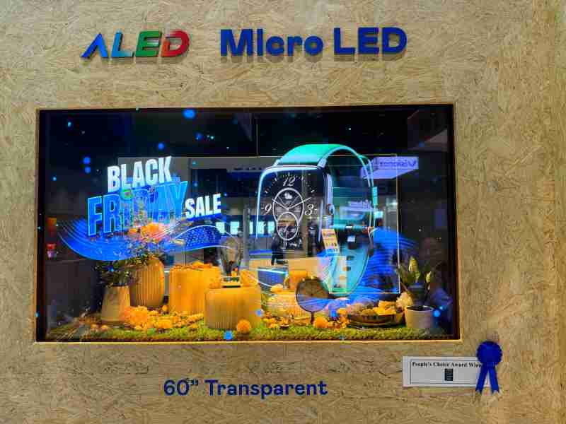 2468BET60吋高透明度Micro LED显示器获”最佳Micro LED技术应用奖”，，，将Micro LED面板透明化之设计特性极致发挥，，，以可扩展性无缝拼接技术打造，，具备600 nits全画面亮度、、、、大于60%穿透率及超过NTSC 110%的优异广色域表现，，，可依需求灵活应用于各种场域